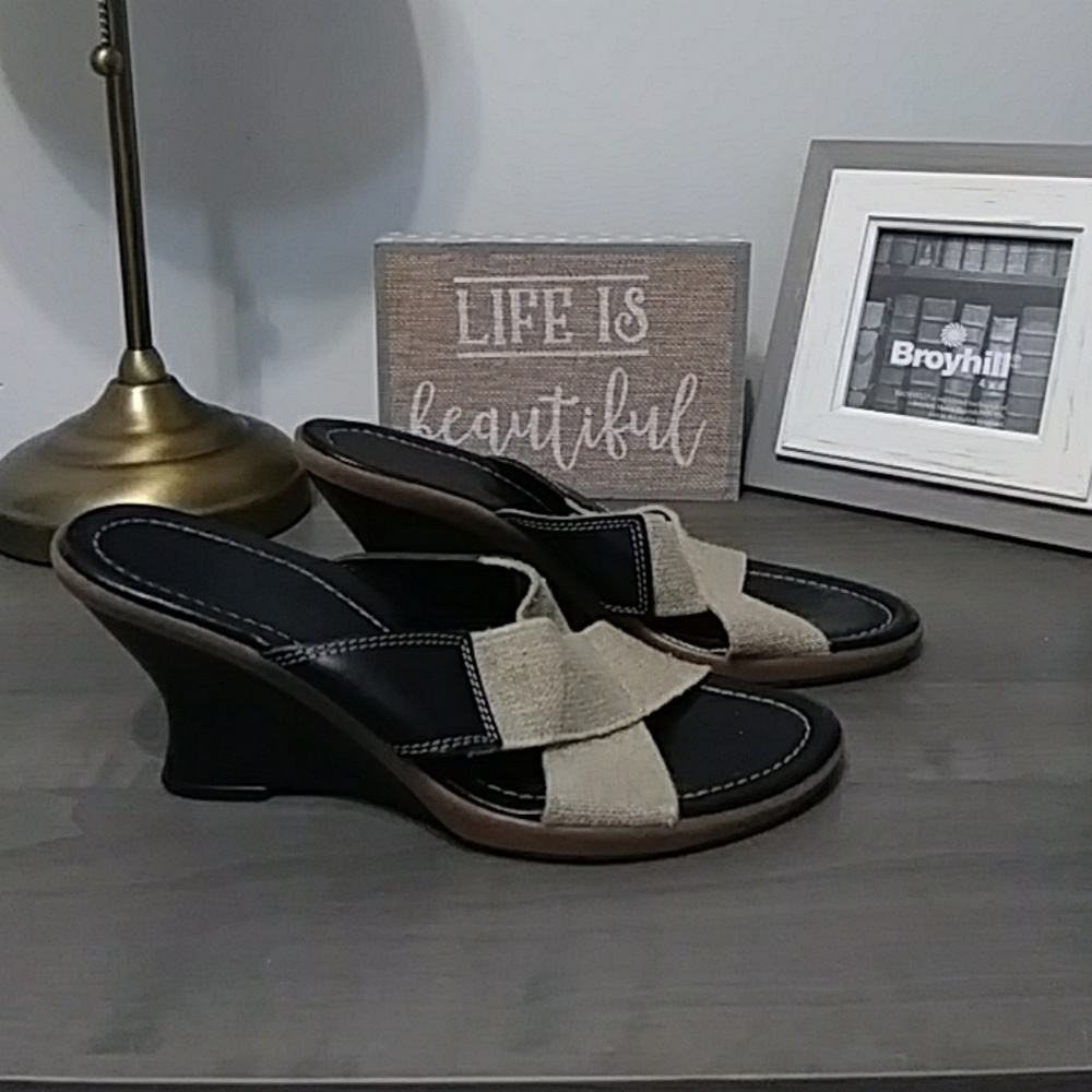 Brown elastic wedge sandals